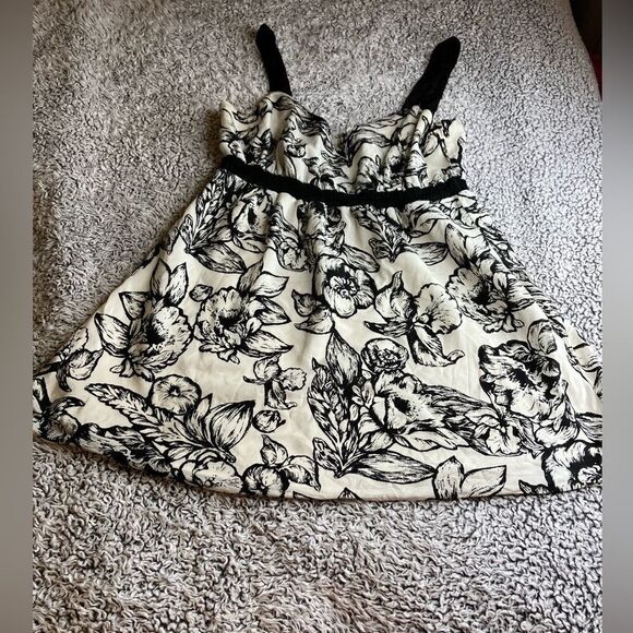 WHBM M Silk White & Black Lined Boho Floral Top - Picture 1 of 14